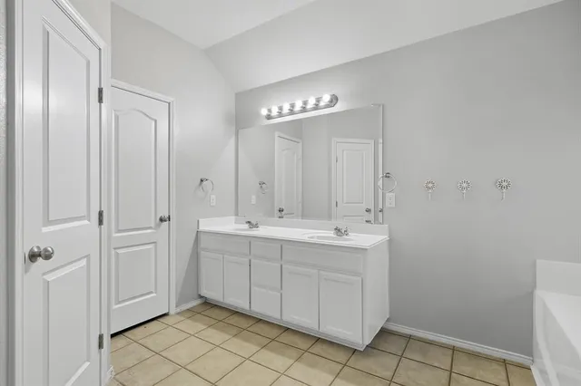 $1,899 | 512 Crescent Creek Lane, Fort Worth, TX 76140