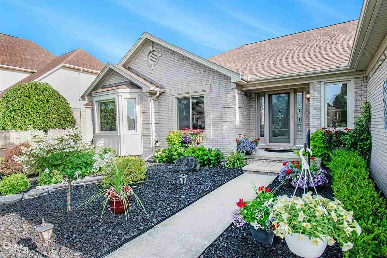 34349 Country Meadow Road New Baltimore, MI 48047 - Photo 34 of 37 31389832-33.JPG