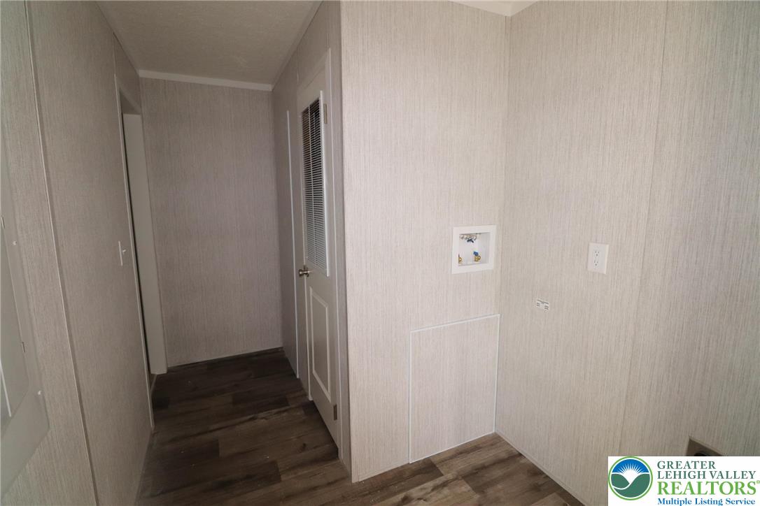 5020 Old Timber Road Stroudsburg, PA 18360 - Photo 25 of 32 a view of hallway