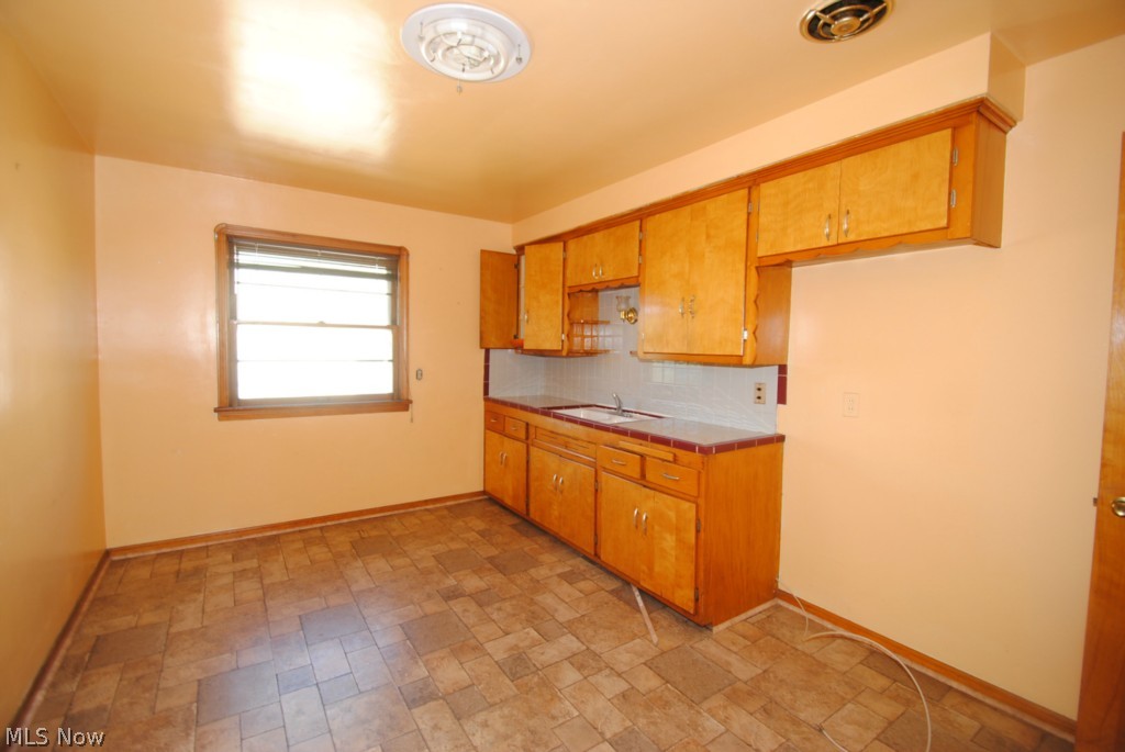 2831 Ludlow Road Cleveland, OH 44120 - Photo 10 of 18