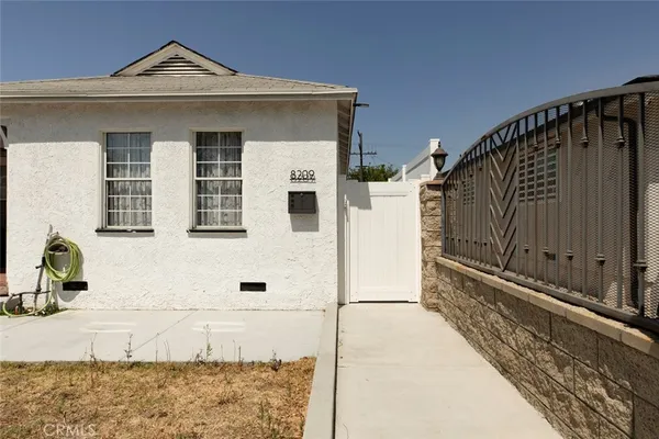 $3,200 | 8209 Bellingham Avenue, North Hollywood, CA 91605