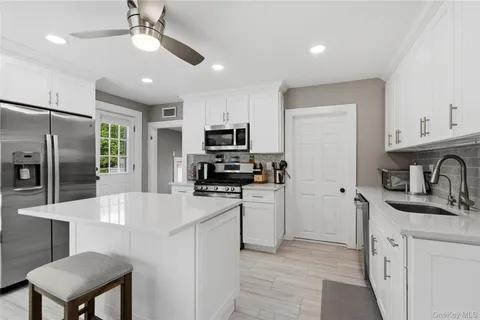 $849,999 | 16 West Street, West Islip, NY 11795