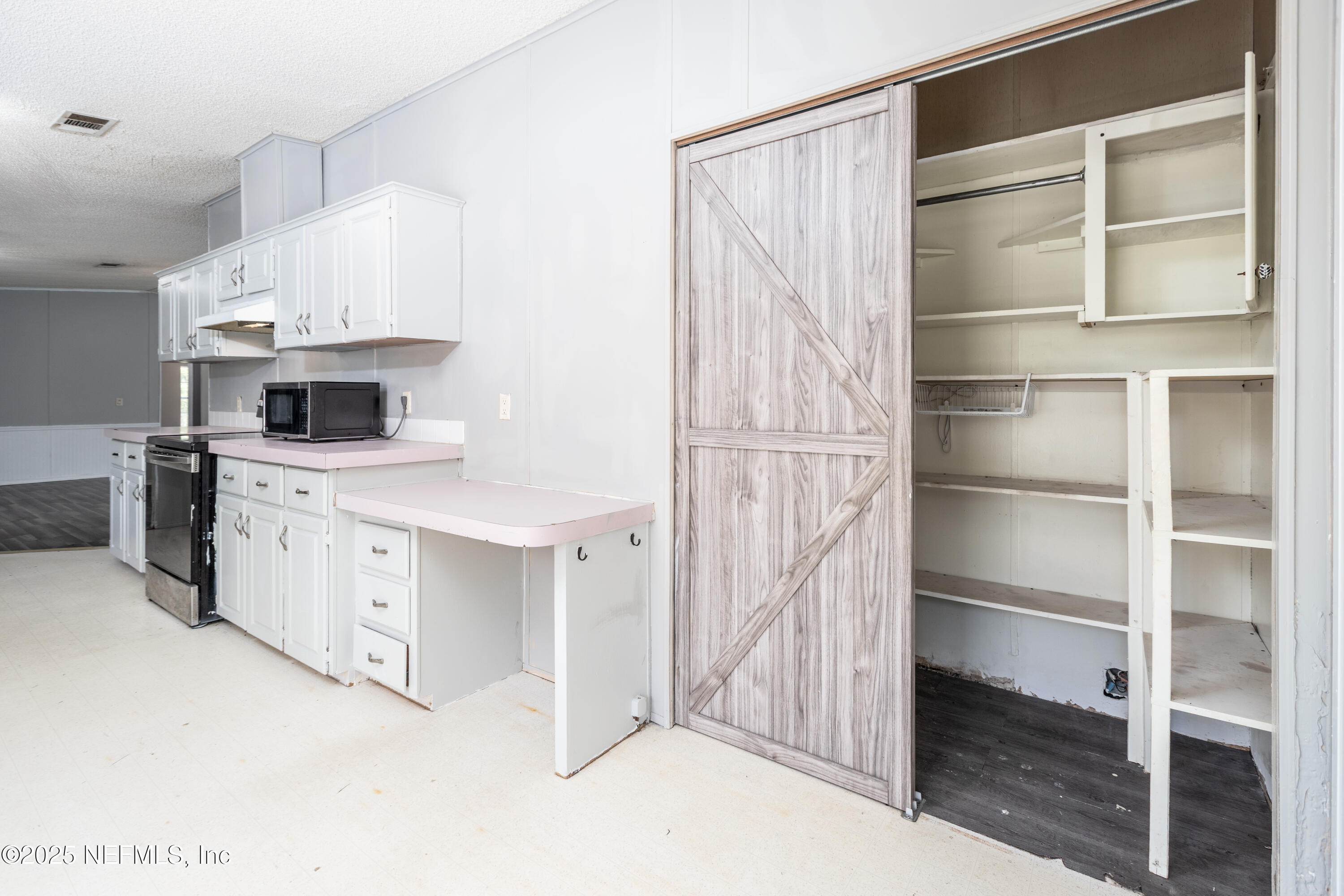 245 Whirlwind Loop Hawthorne, FL 32640 - Photo 6 of 34 245 Whirlwind Loop-11