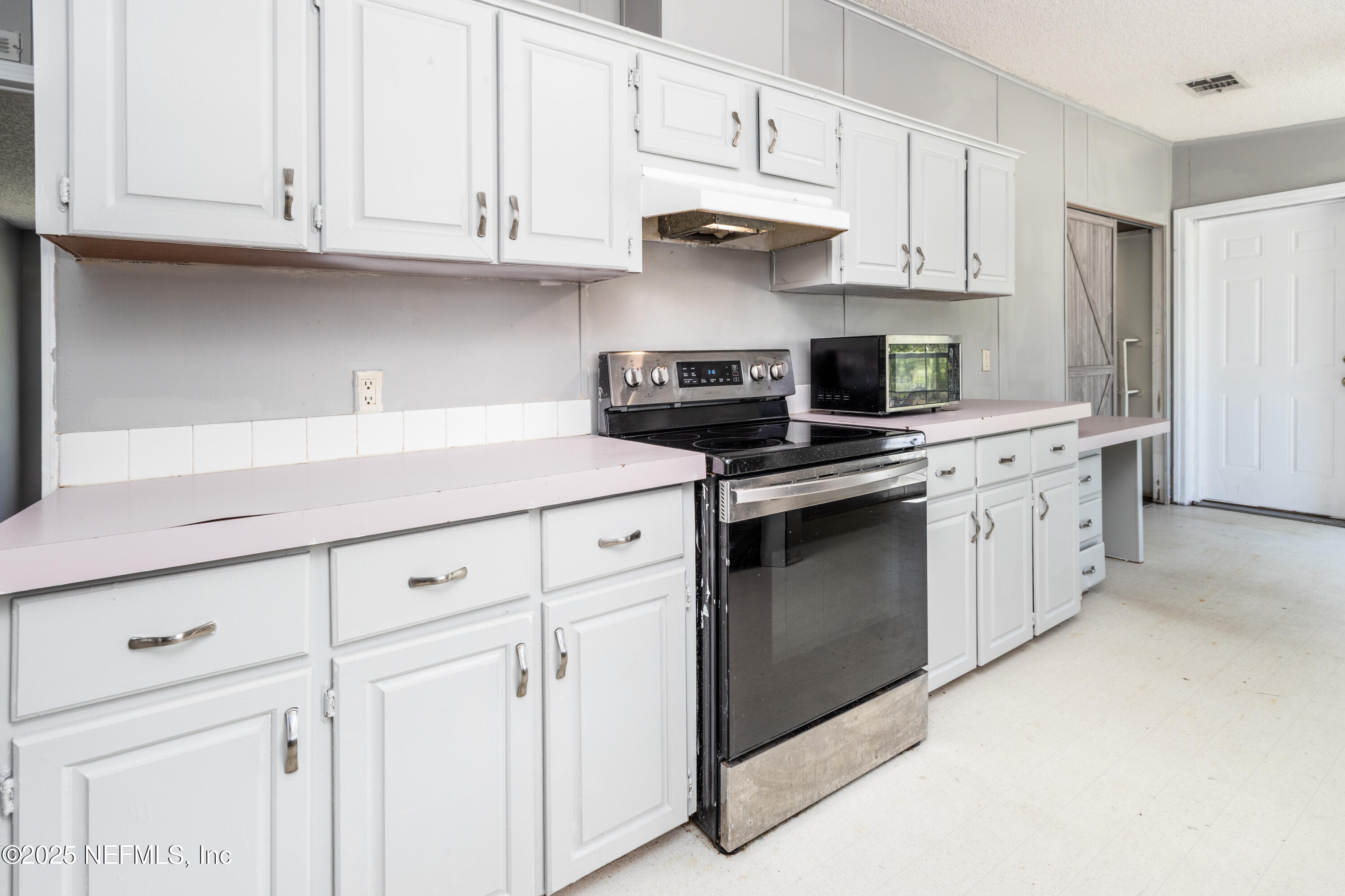 245 Whirlwind Loop Hawthorne, FL 32640 - Photo 9 of 34 245 Whirlwind Loop-16