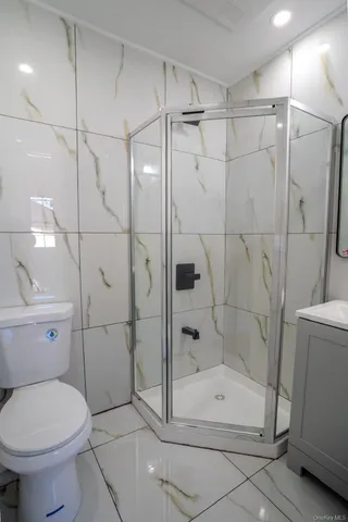 a bathroom with a toilet and a shower