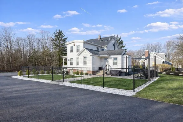 $2,000 | 20 Stow Street, Unit 3, Acton, MA 01720