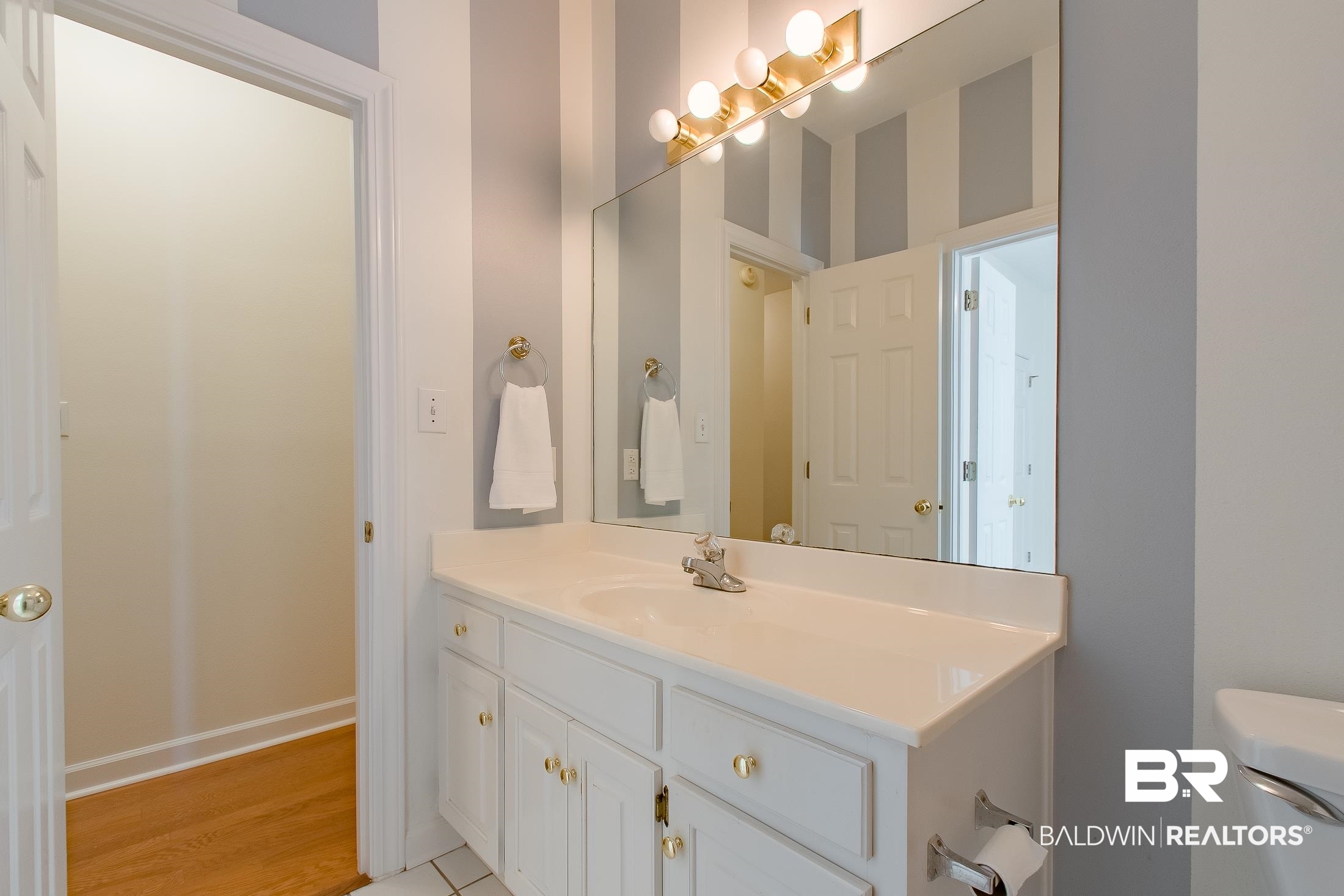 167 Hawthorne Circle Fairhope, AL 36532 - Photo 25 of 32 Bath 2