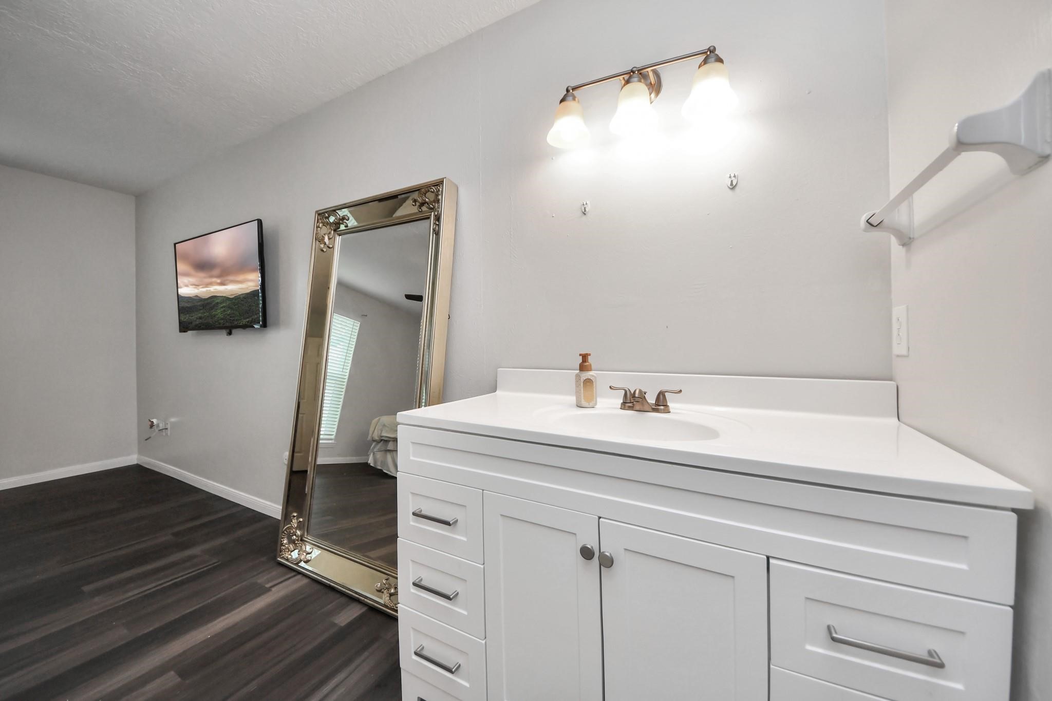 1415 Parry-Sound Pasadena, TX 77504 - Photo 32 of 34 a bathroom with a sink and a mirror