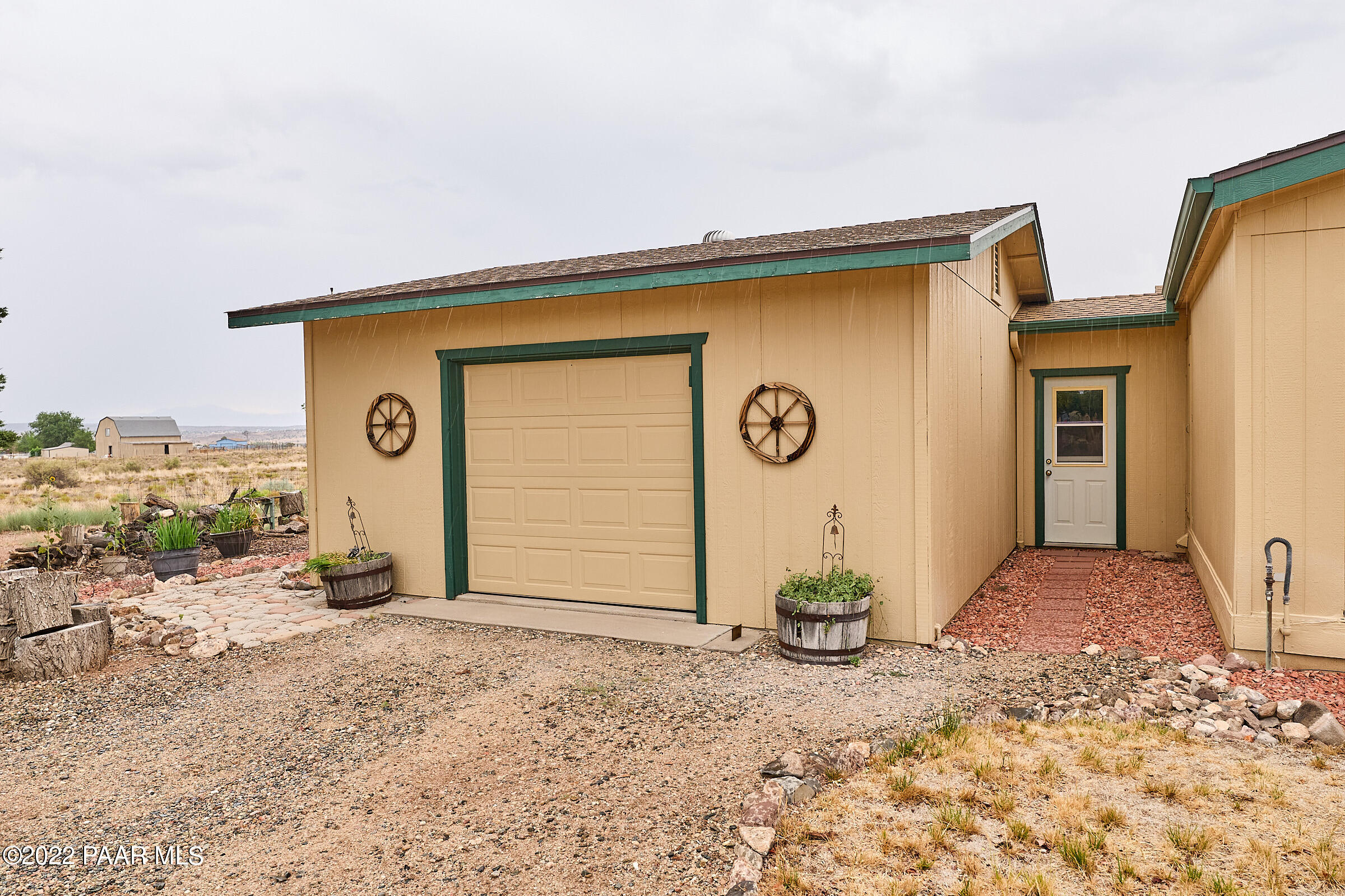 21355 Juniper Ridge Road Paulden, AZ 86334 - Photo 20 of 25 1.5 car garage