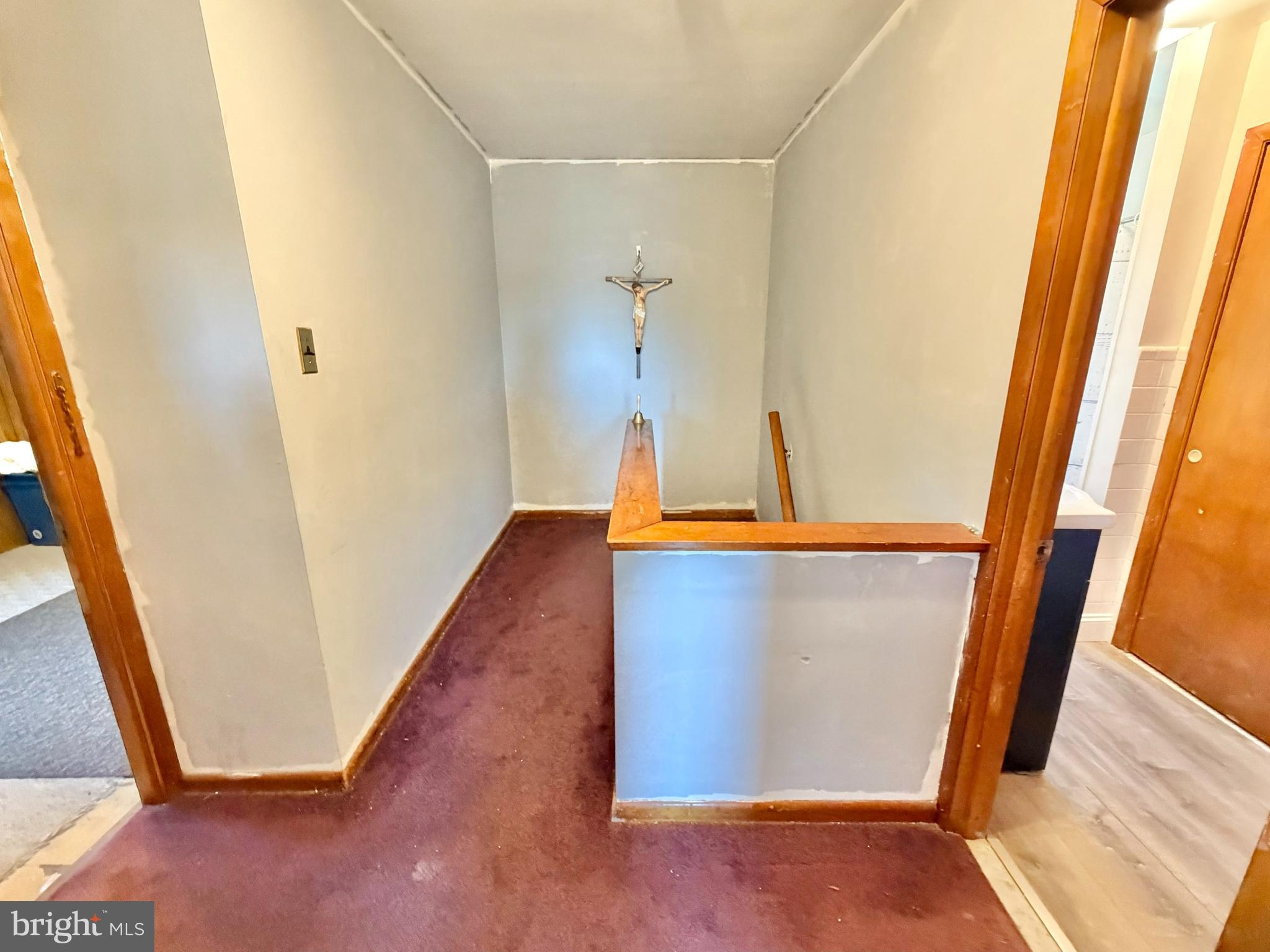 130 Kinsman Road Florence, NJ 08518 - Photo 15 of 36 Upper Hallway