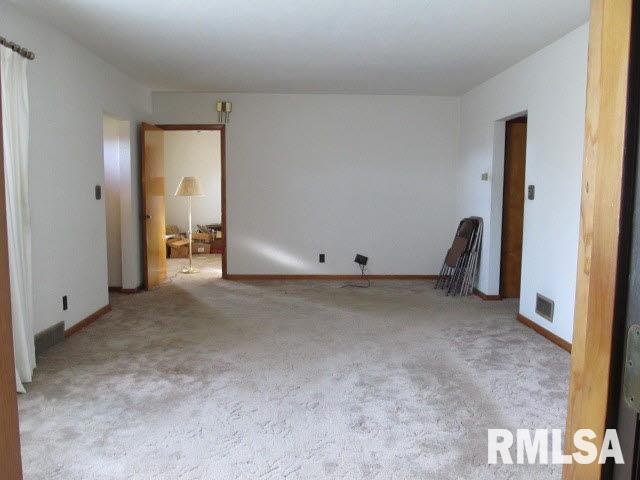 409 Main Street Ina, IL 62846 - Photo 8 of 17