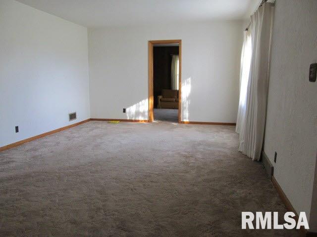 409 Main Street Ina, IL 62846 - Photo 9 of 17