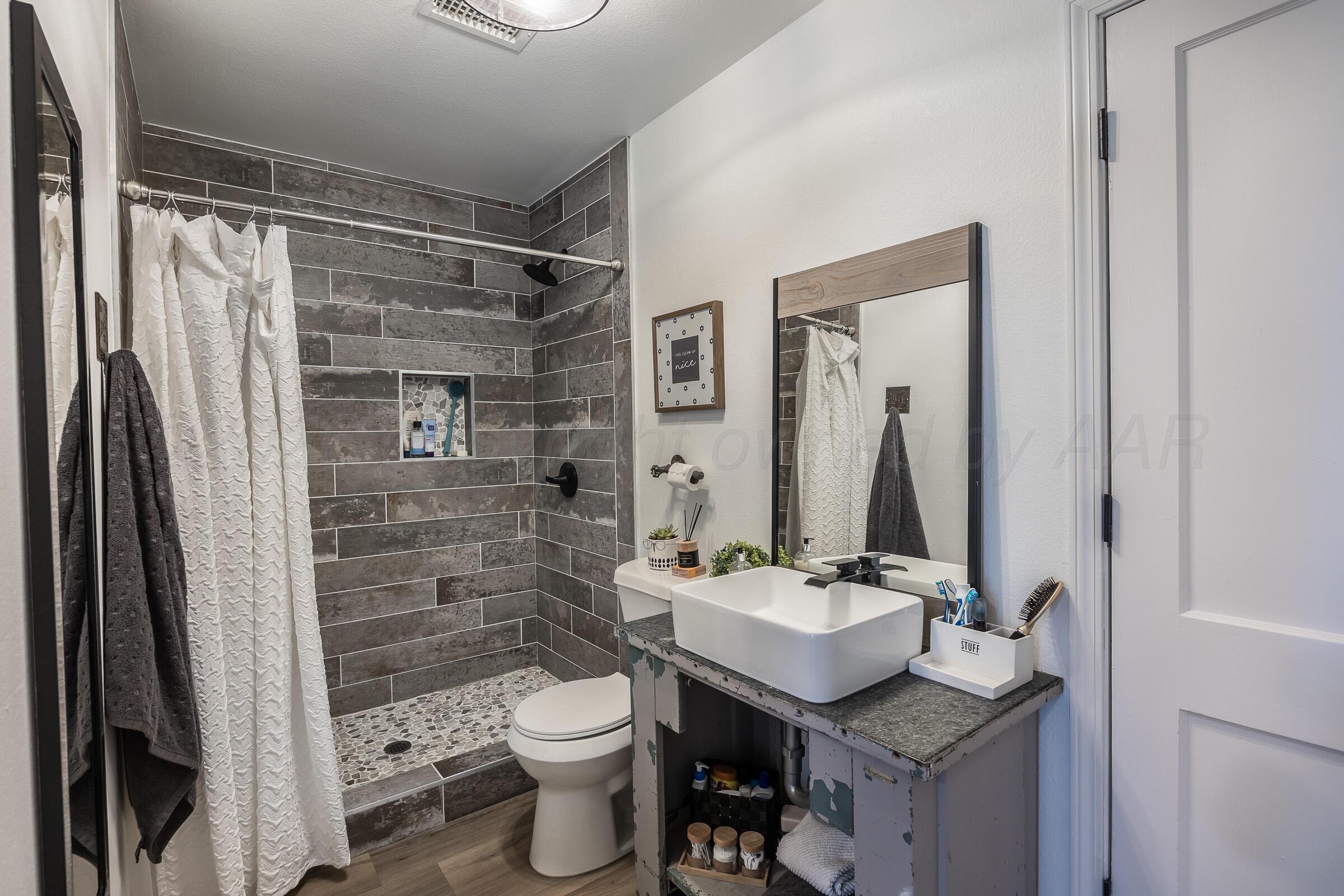 9601 Union Road Amarillo, TX 79119 - Photo 26 of 30 super cool 4th bathroom