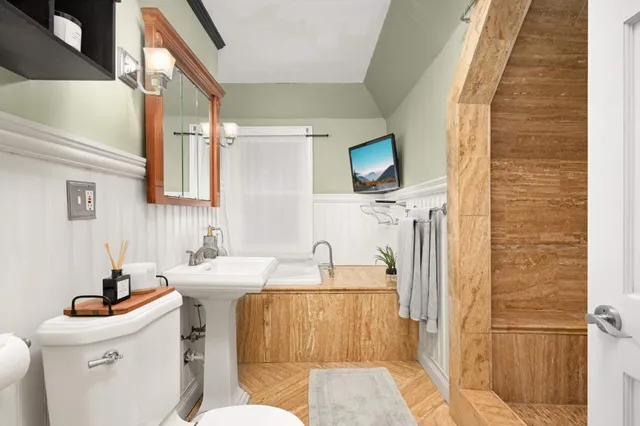 $745,000 | 1212 Douglas Avenue, Minneapolis, MN 55403