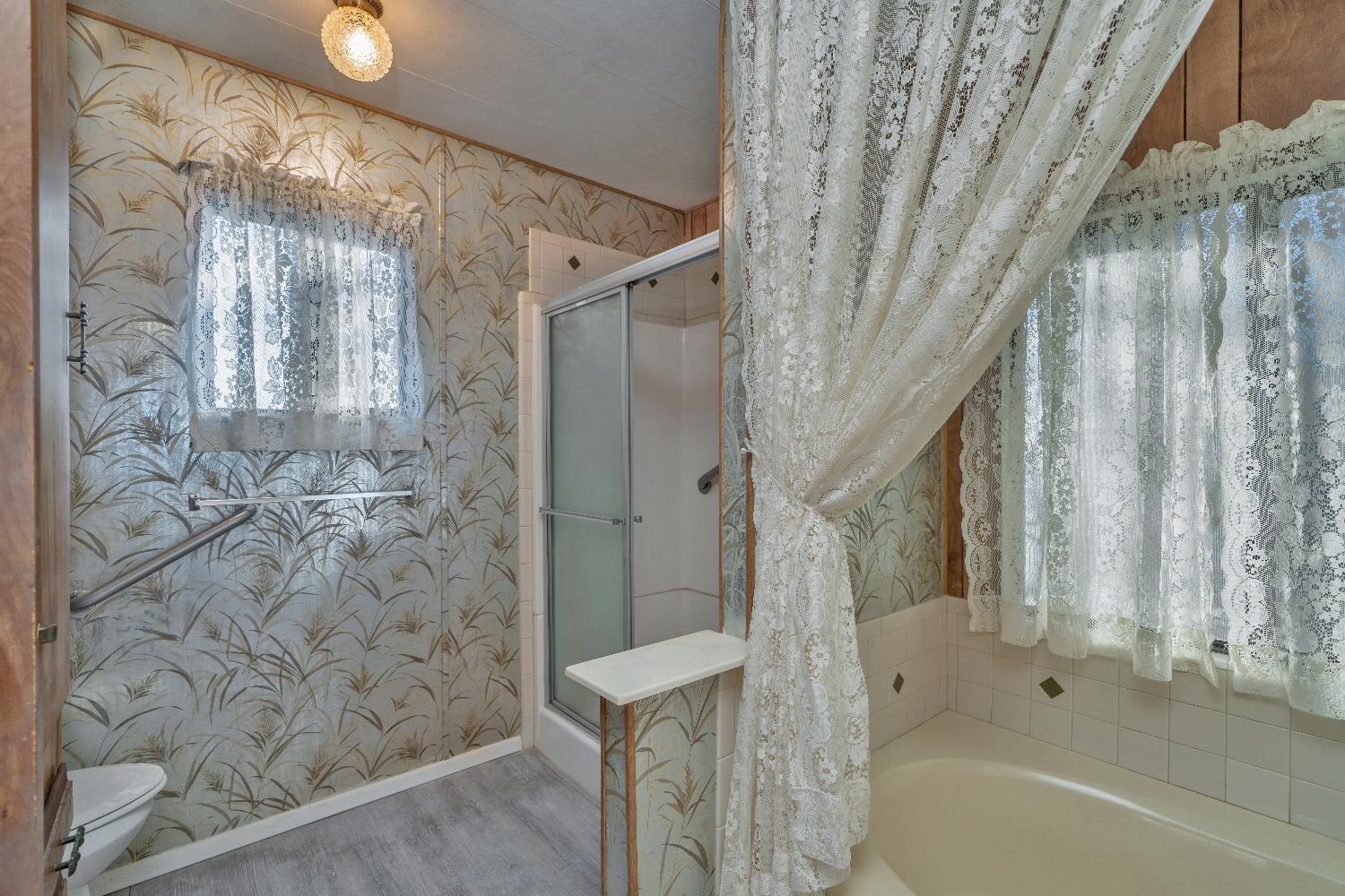4420 Pleasant Valley Road, Unit 116 Diamond Springs, CA 95619 - Photo 19 of 33 Primary Bathroom