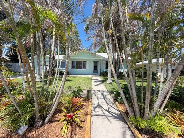 $2,200 | 2055 34th Avenue, Vero Beach, FL 32960