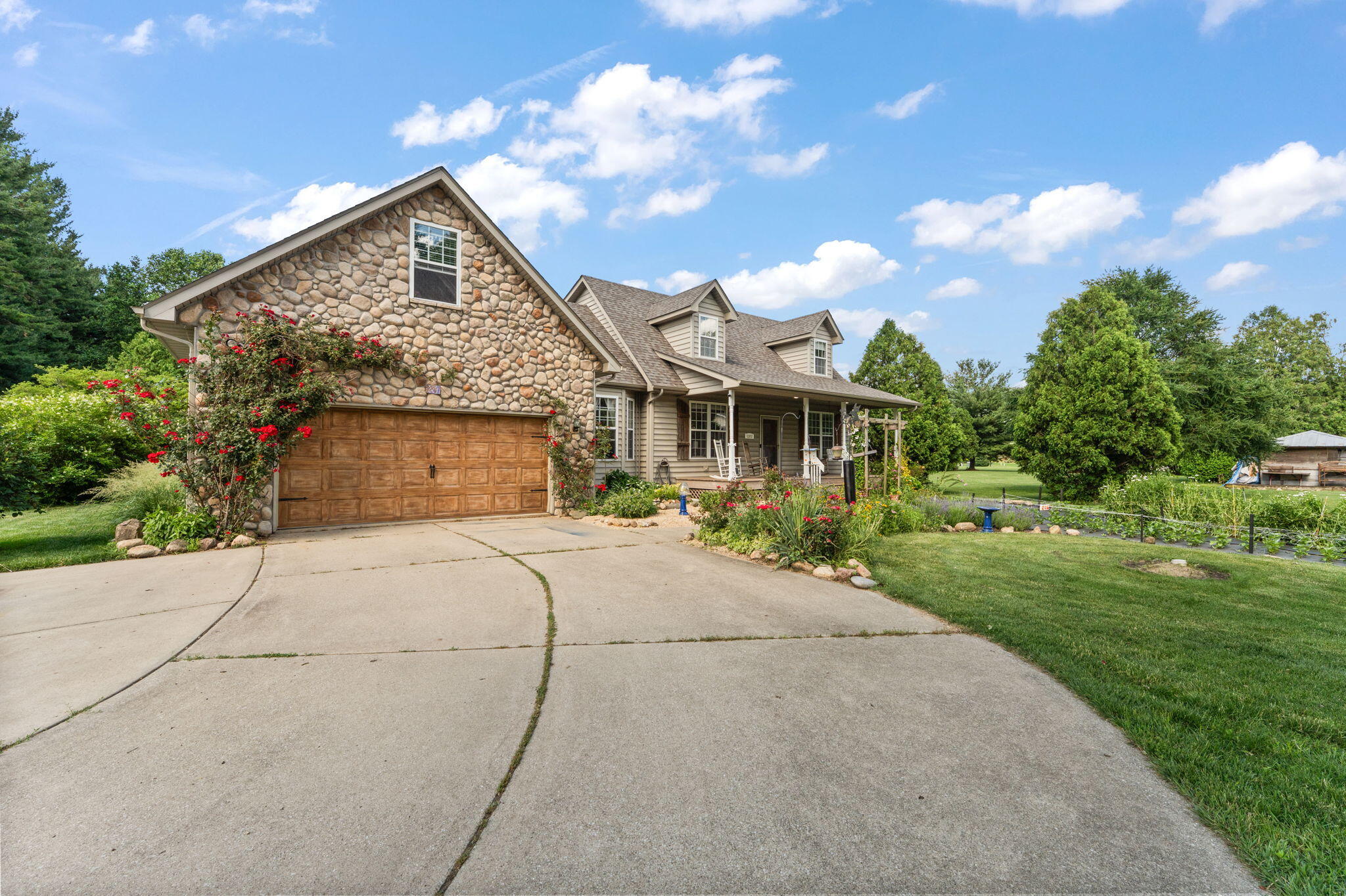 1207 Martinal Road Valparaiso, IN 46383 - Photo 3 of 29 2048x1365