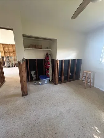 a view of a livingroom with furniture