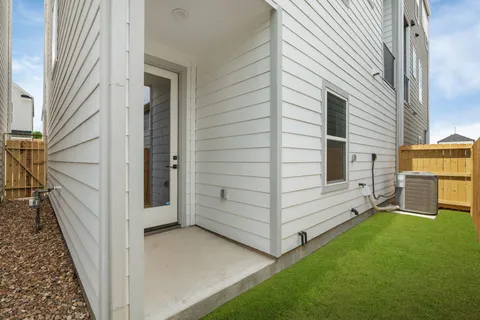 $699,800 | 5824-5826 Highland Sun Lane, Houston, TX 77091