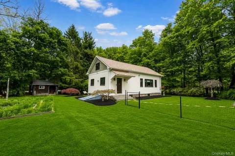 $375,000 | 4 Clove Branch Road, Hopewell Junction, NY 12533