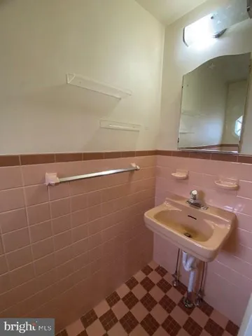 $2,500 | 671 Ridge Street, Lansdale, PA 19446