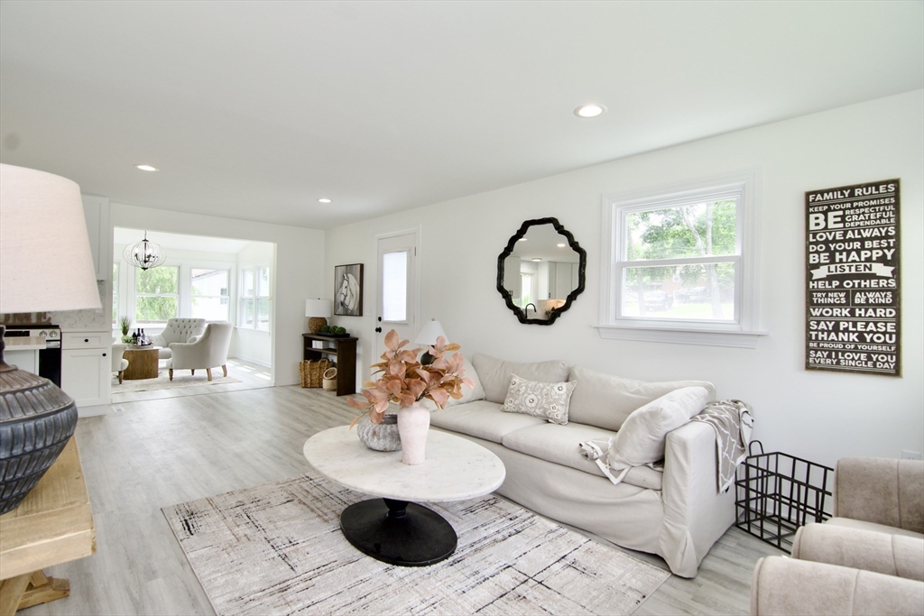 464 Poole Street Ludlow, MA 01056 - Photo 3 of 40