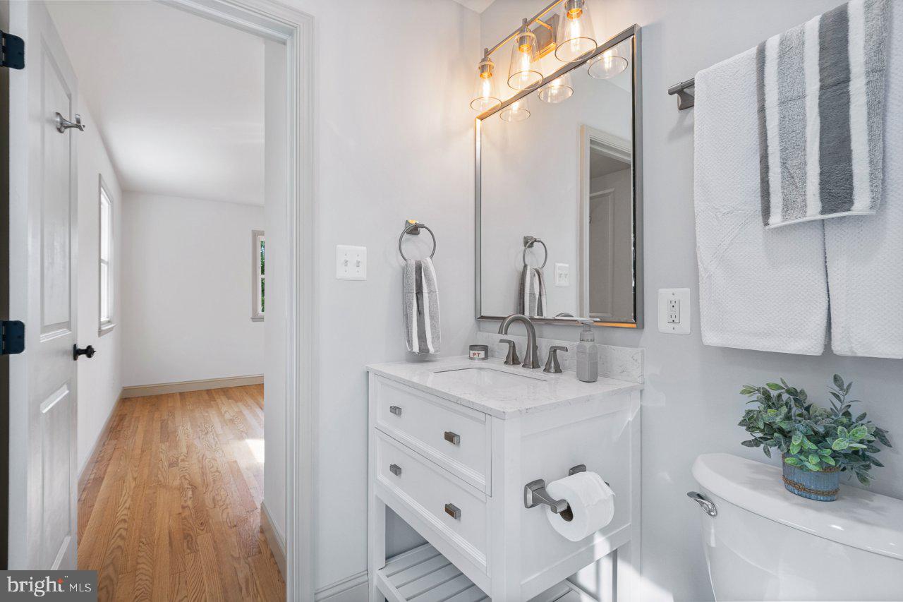4702 Parkvale Road Ellicott City, MD 21043 - Photo 27 of 39 Primary Bath