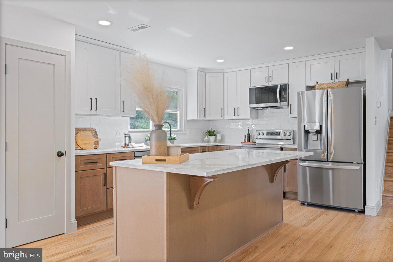 4702 Parkvale Road Ellicott City, MD 21043 - Photo 7 of 39 Gallery Image 7