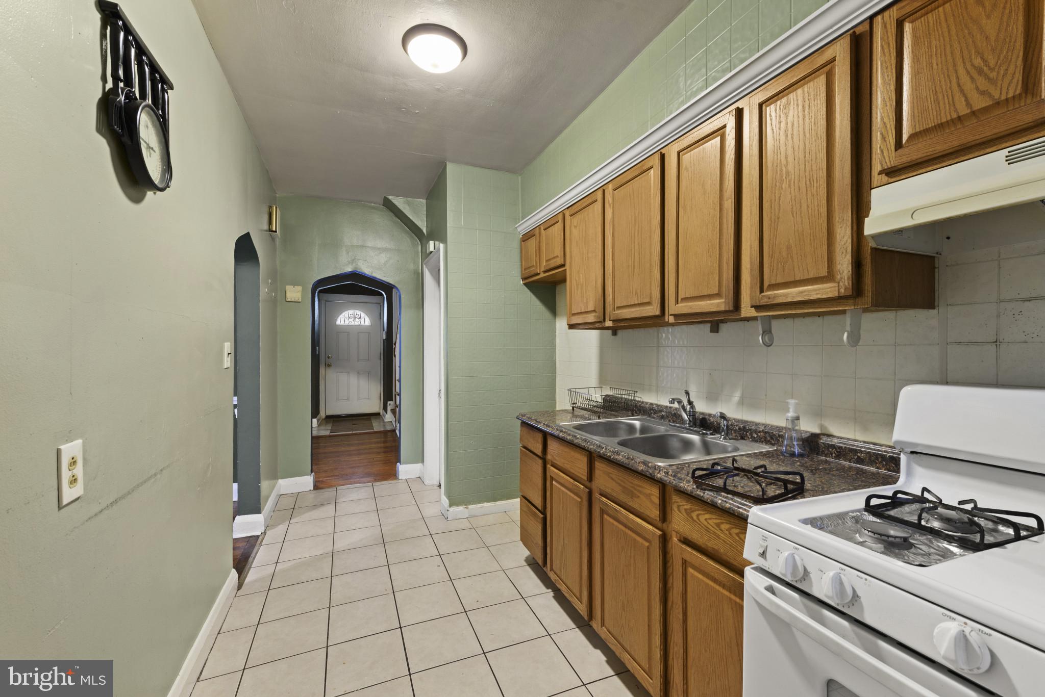 3823 Cottage Avenue Baltimore, MD 21215 - Photo 9 of 28