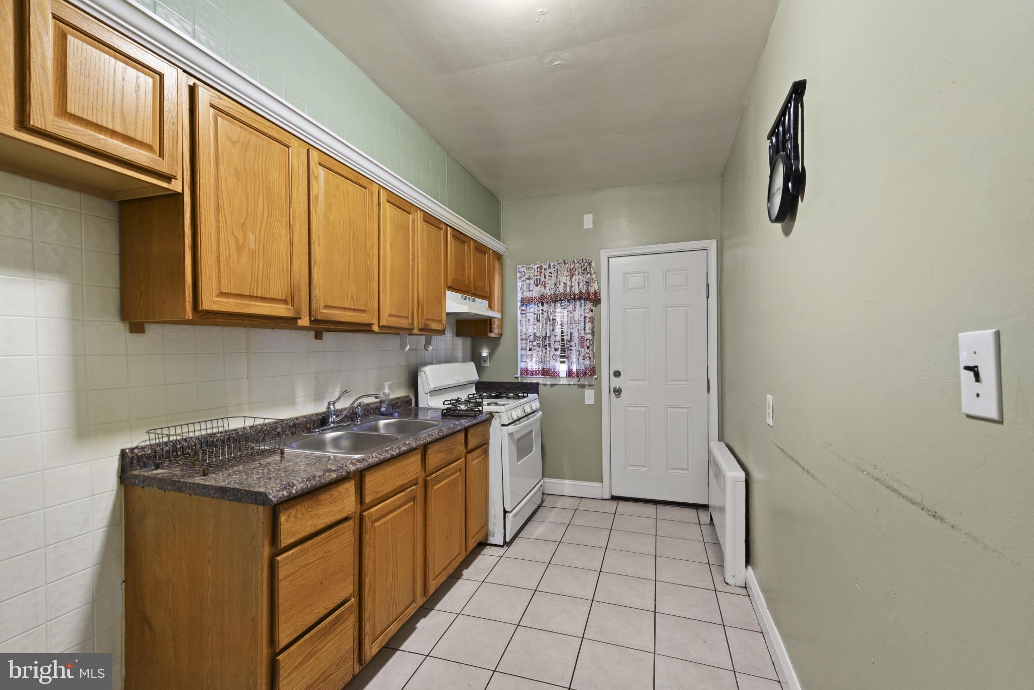 3823 Cottage Avenue Baltimore, MD 21215 - Photo 10 of 28