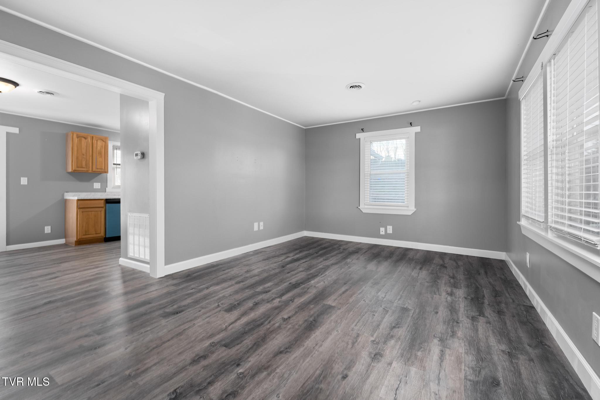 172 Hopper Road Johnson City, TN 37604 - Photo 6 of 38 172 Hopper Road (28 of 44)