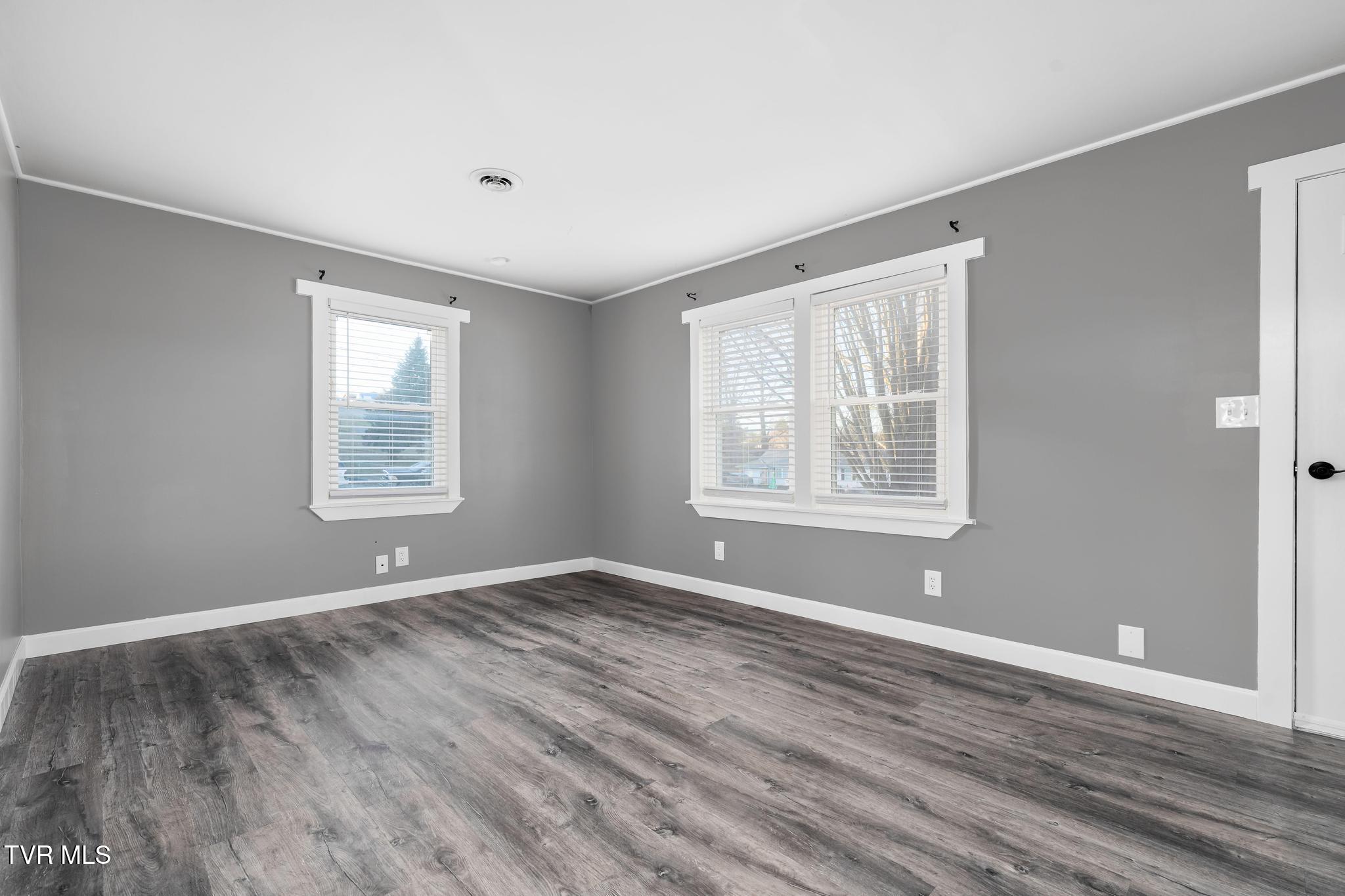 172 Hopper Road Johnson City, TN 37604 - Photo 7 of 38 172 Hopper Road (29 of 44)