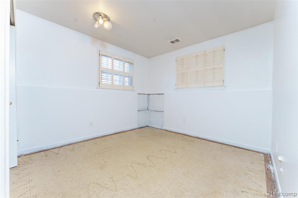 24095 Farmington Road Farmington, MI 48336 - Photo 22 of 35 Gallery Image 22