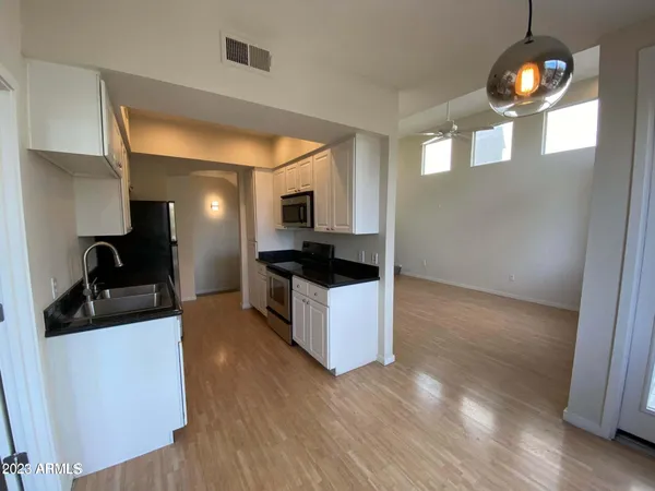 $1,800 | 3633 North 3rd Avenue, Unit 2050, Phoenix, AZ 85013