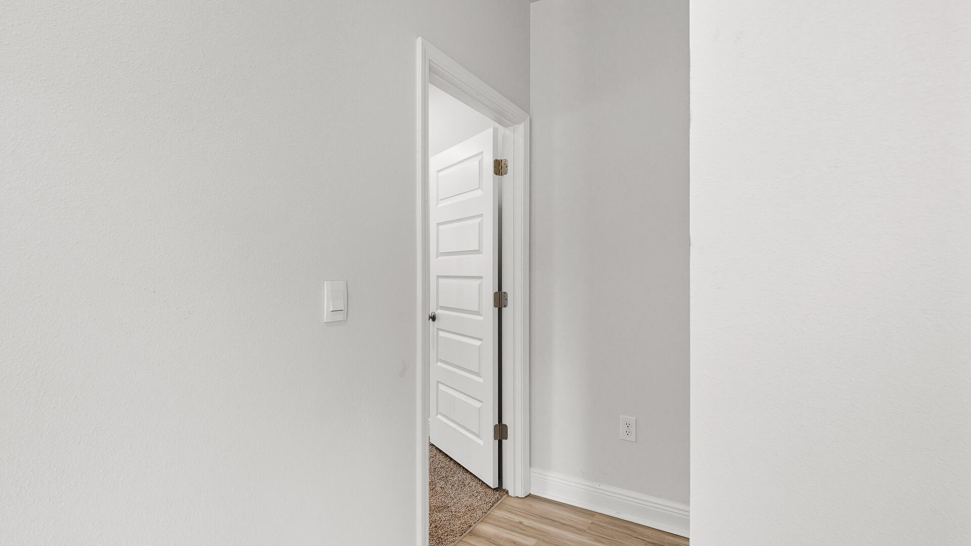 8682 Bluebell Street Milton, FL 32583 - Photo 12 of 28 a view of a hallway