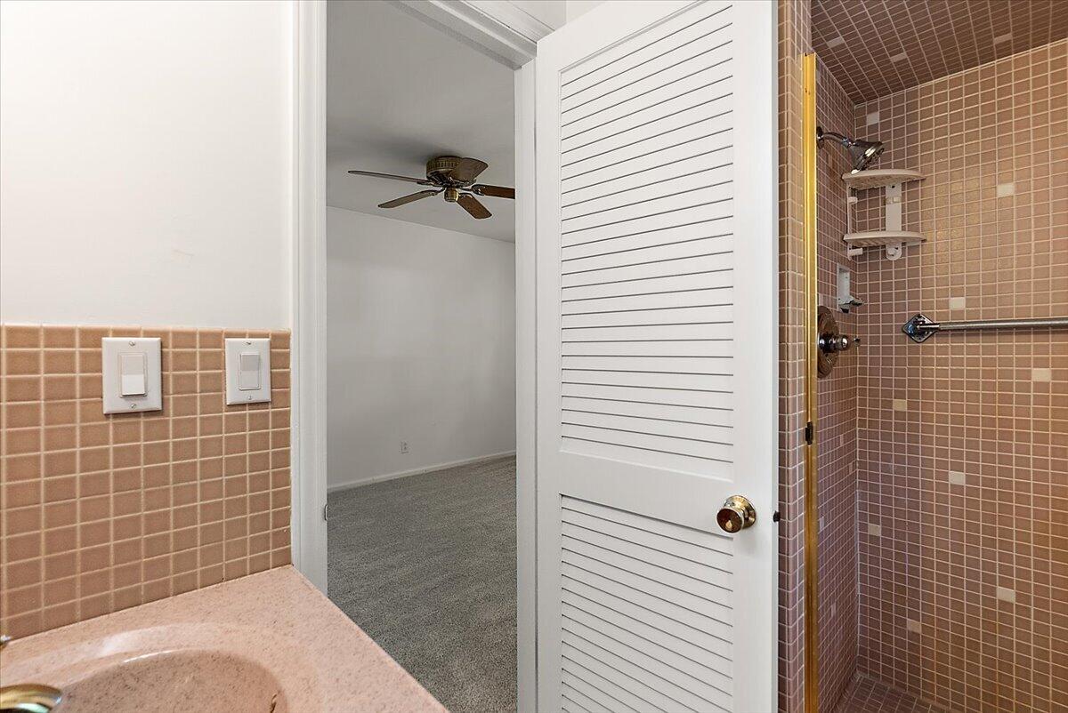 84 Hickory Road Battle Creek, MI 49017 - Photo 17 of 24 Bath 1 V2