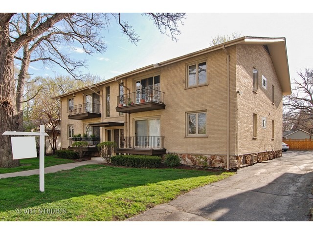 67 Kimbark Road, Unit 1 Riverside, IL 60546 - Photo 1 of 20