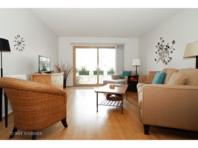 67 Kimbark Road, Unit 1 Riverside, IL 60546 - Photo 2 of 20