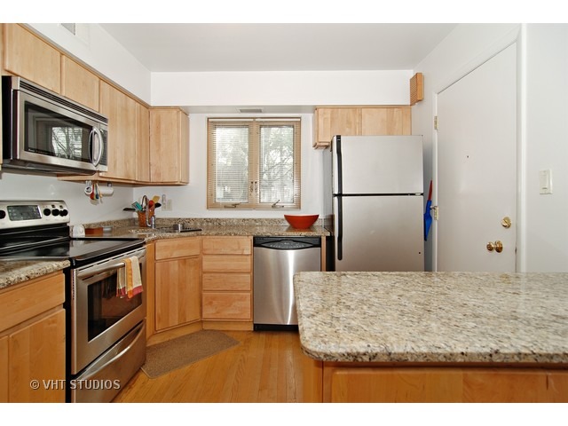 67 Kimbark Road, Unit 1 Riverside, IL 60546 - Photo 3 of 20