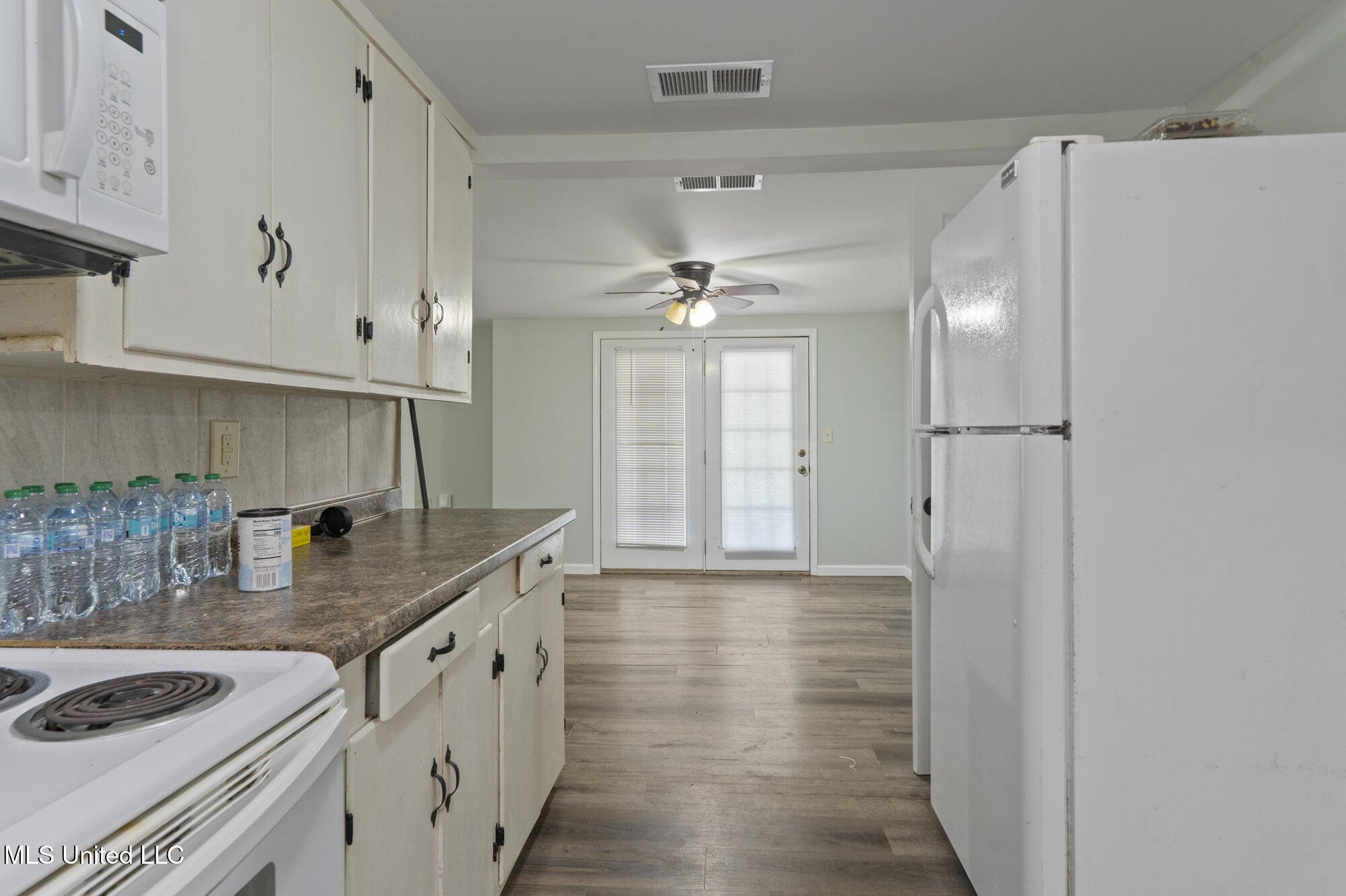 529 Pear Street Ocean Springs, MS 39564 - Photo 11 of 22 Kitchen