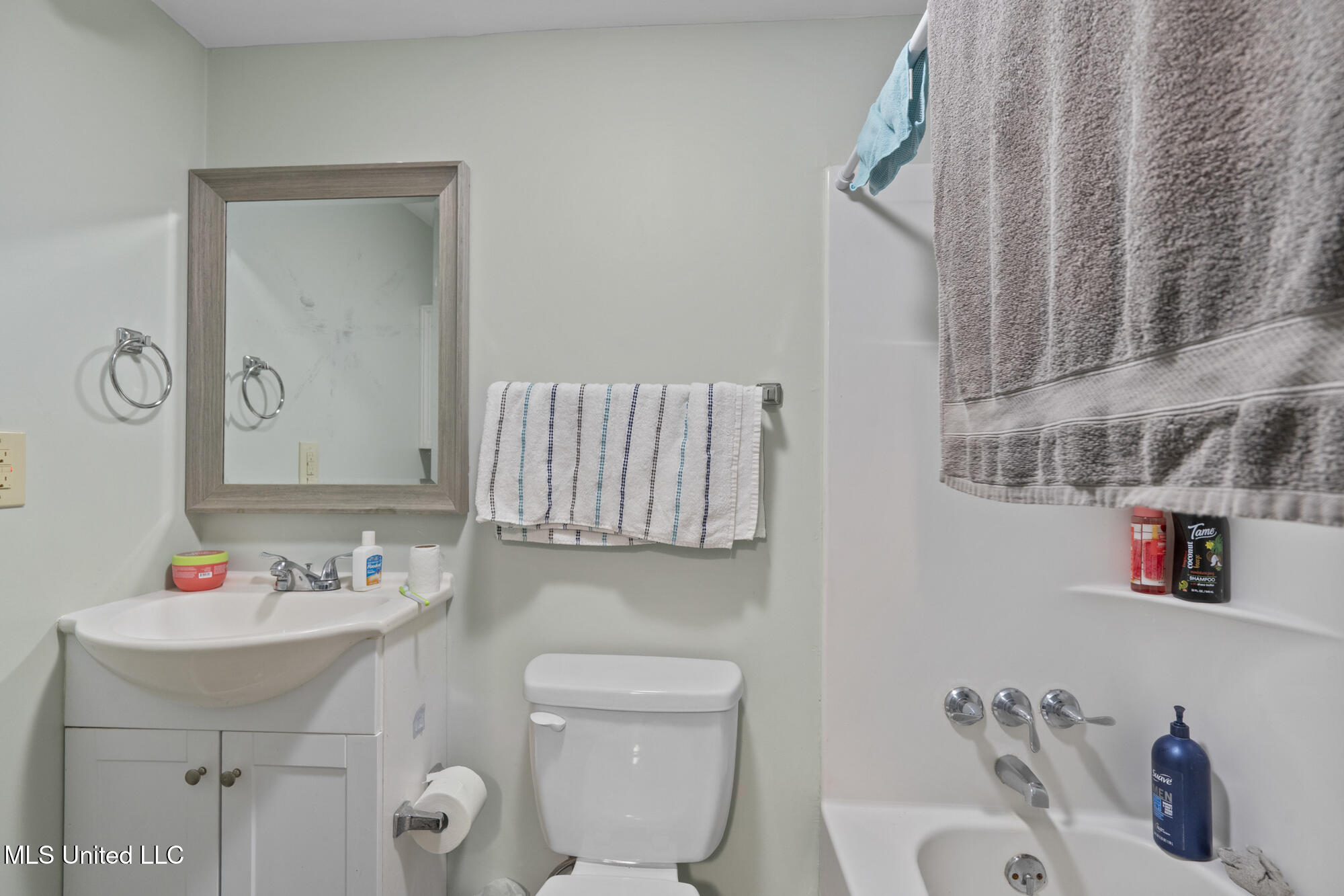 529 Pear Street Ocean Springs, MS 39564 - Photo 16 of 22 Full Bath 2