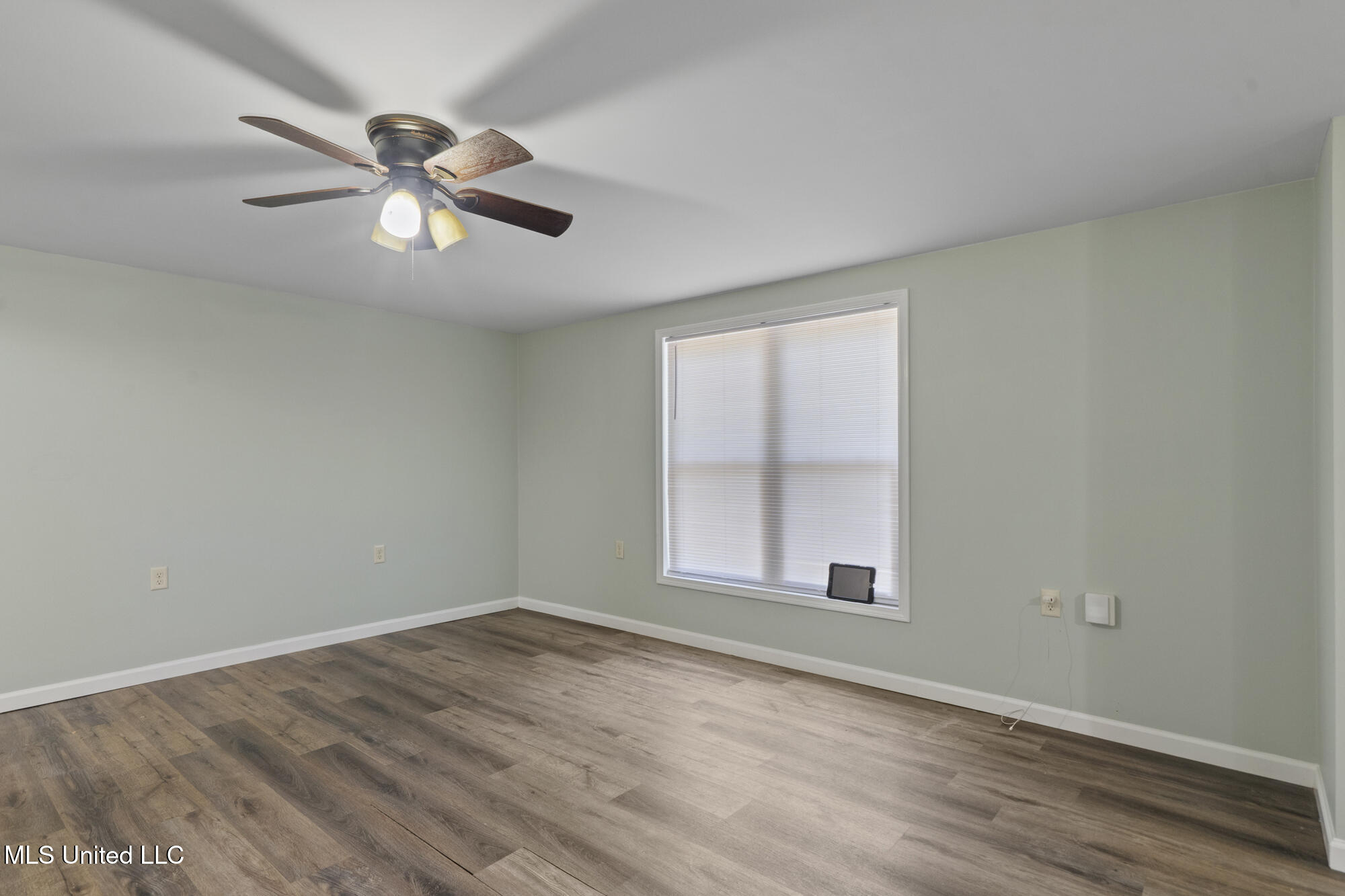 529 Pear Street Ocean Springs, MS 39564 - Photo 5 of 22 Living area