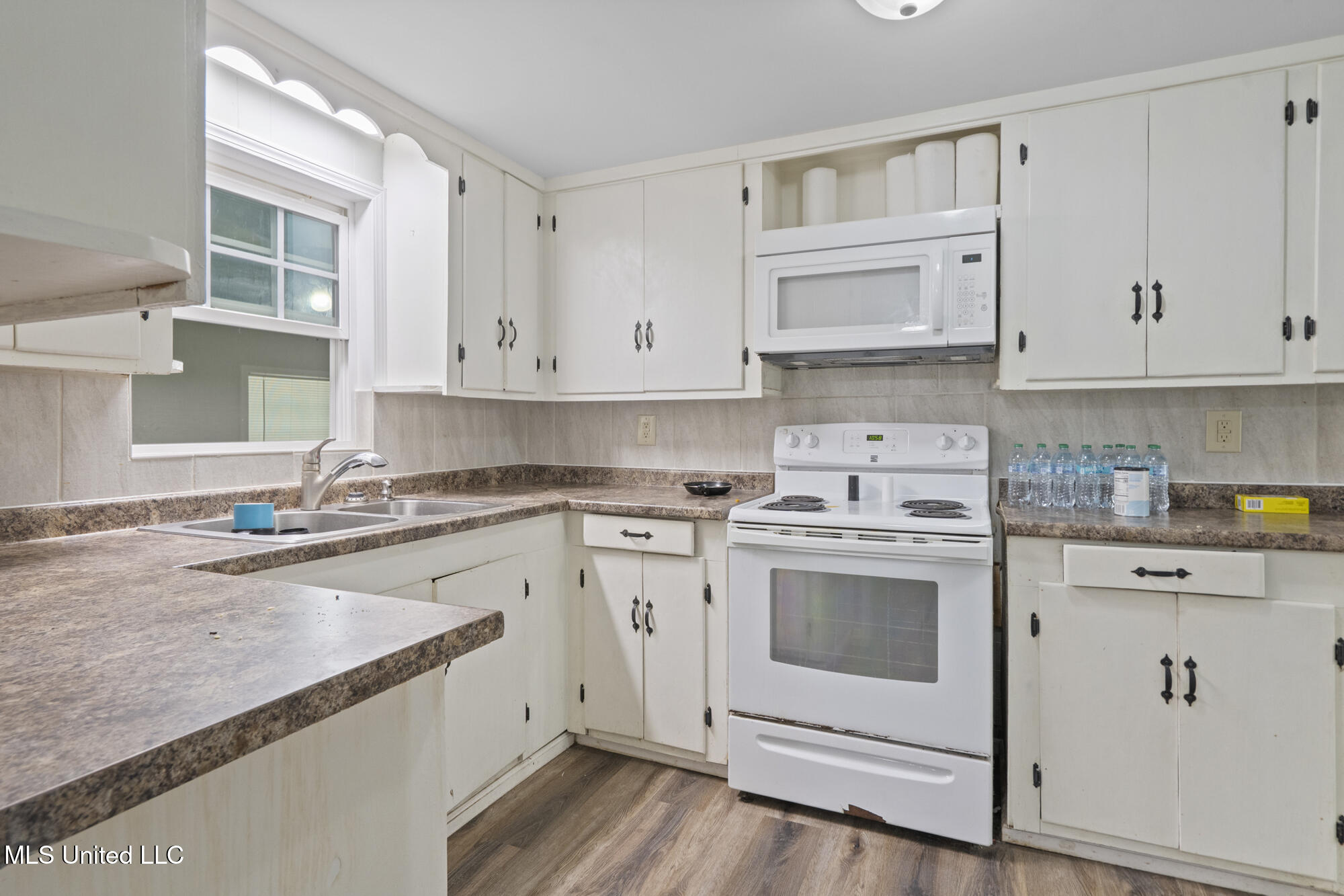 529 Pear Street Ocean Springs, MS 39564 - Photo 9 of 22 Kitchen