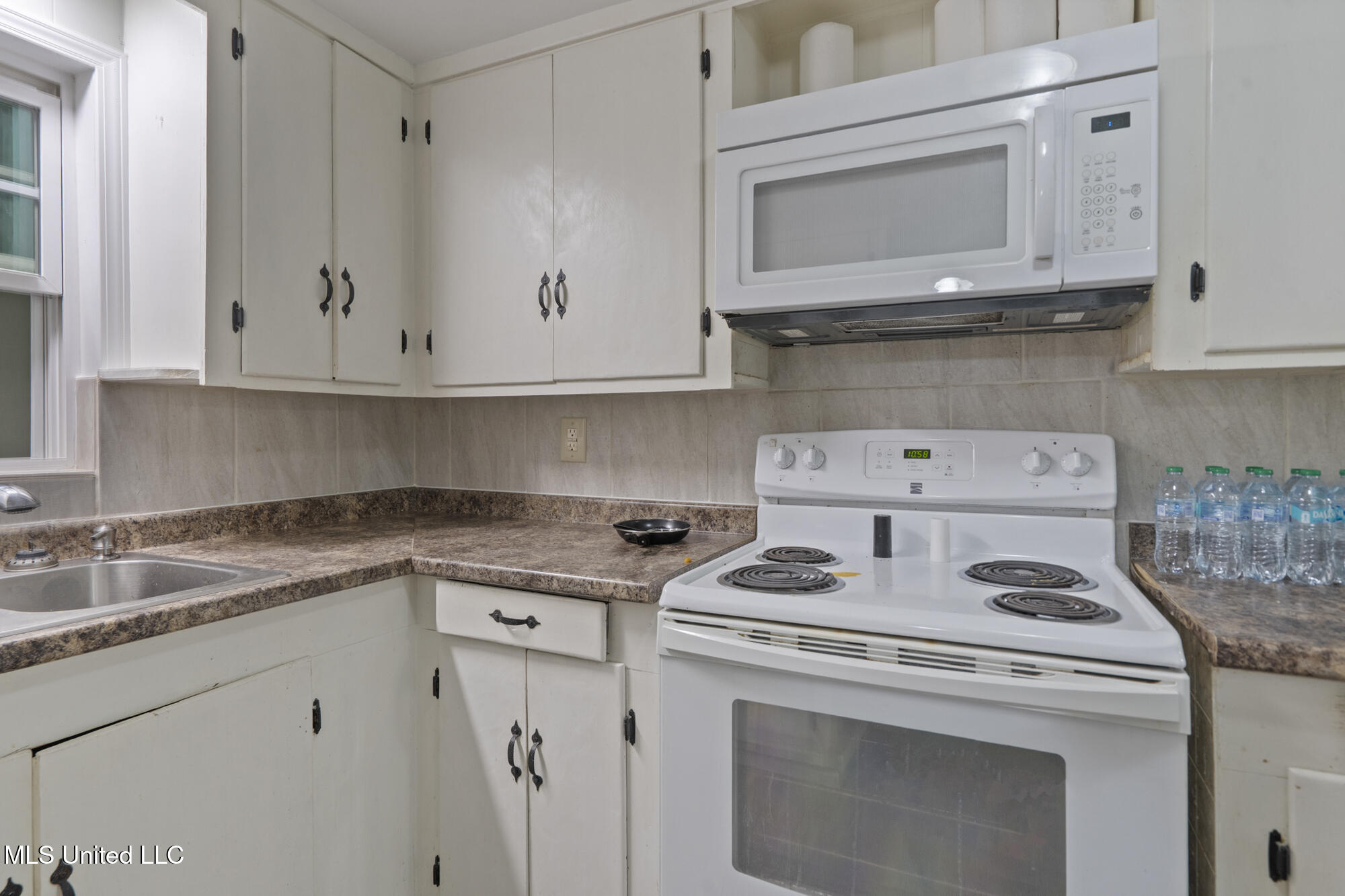 529 Pear Street Ocean Springs, MS 39564 - Photo 10 of 22 Kitchen