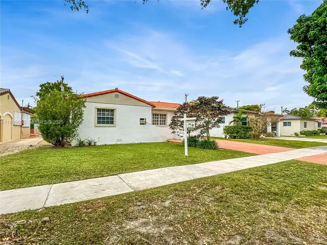 a view of outdoor space yard and patio