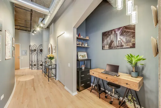 $449,900 | 900 North Kingsbury Street, Unit 1025, Chicago, IL 60610