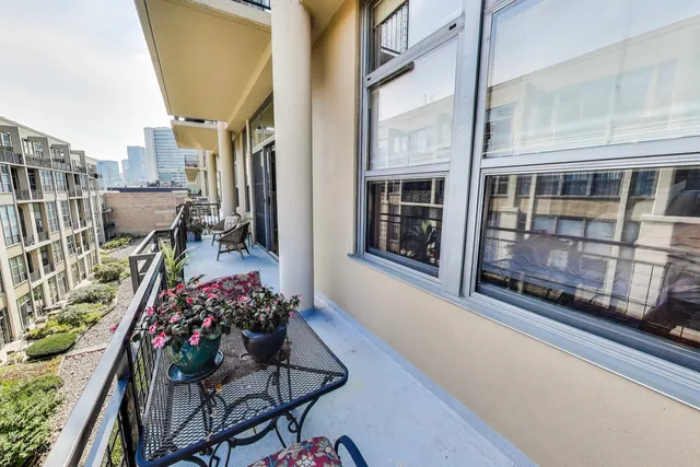 $449,900 | 900 North Kingsbury Street, Unit 1025, Chicago, IL 60610