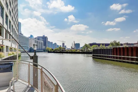 $449,900 | 900 North Kingsbury Street, Unit 1025, Chicago, IL 60610