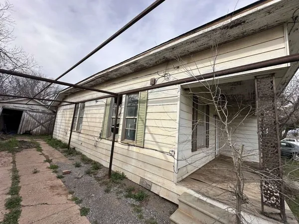 $30,649 | 509 North Waggoner Street, Electra, TX 76360