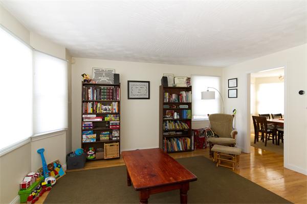 54 Thurston Road, Unit 54 Newton, MA 02464 - Photo 4 of 22 Gallery Image 4